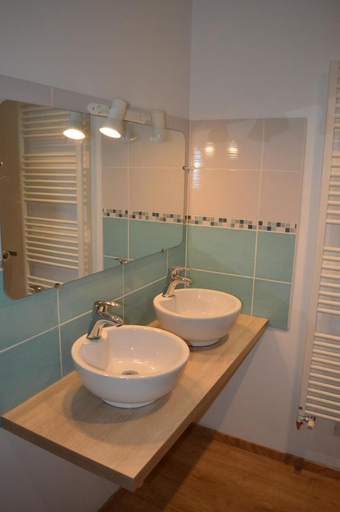 Bathroom 5, Ferme Passion, Ain