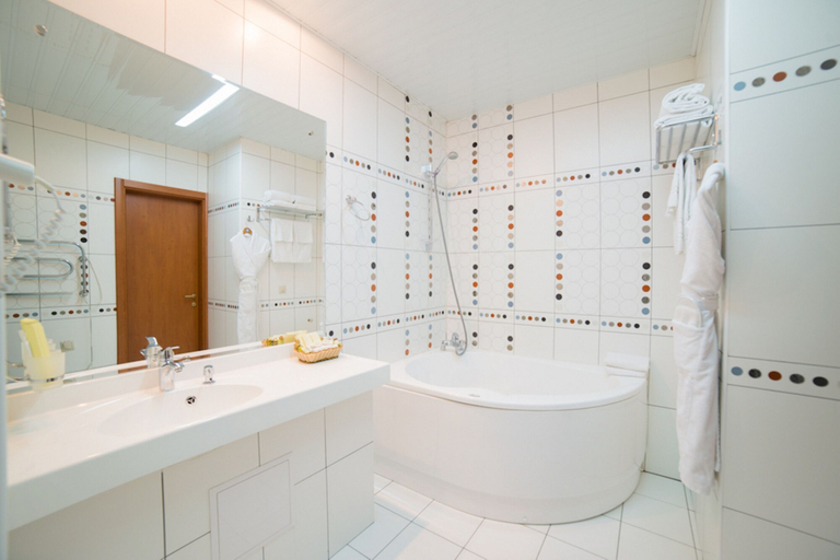 Bathroom 3, Hotel Empire, Irkutskiy rayon