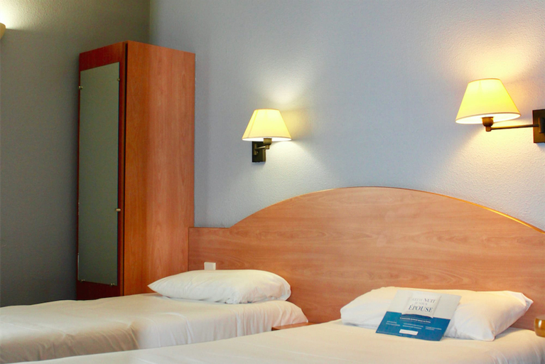 Bedroom 4, Kyriad Bourges Sud, Cher