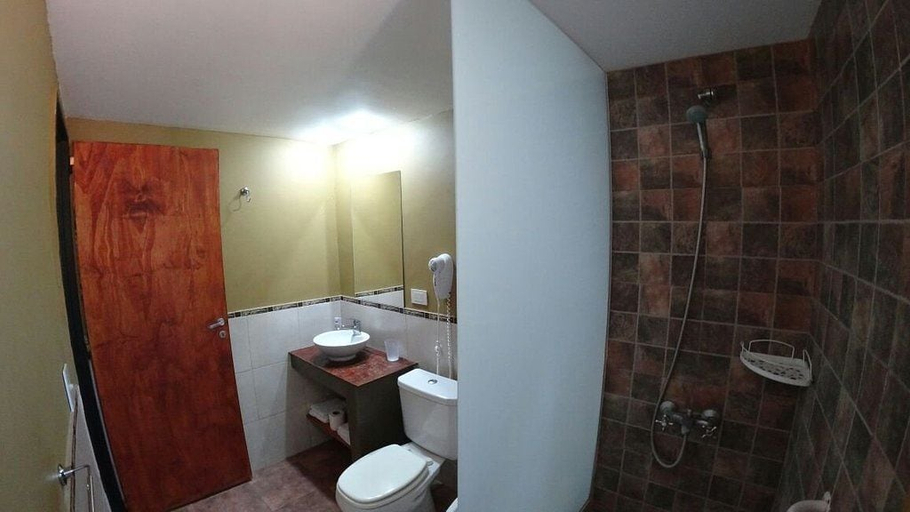 Bathroom 4, La Divina Pereza, San Rafael