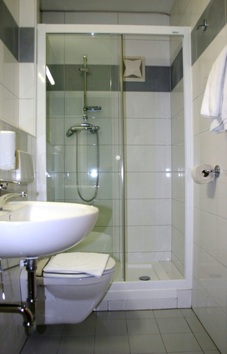 Bathroom 4, Hotel Korotan, Wien