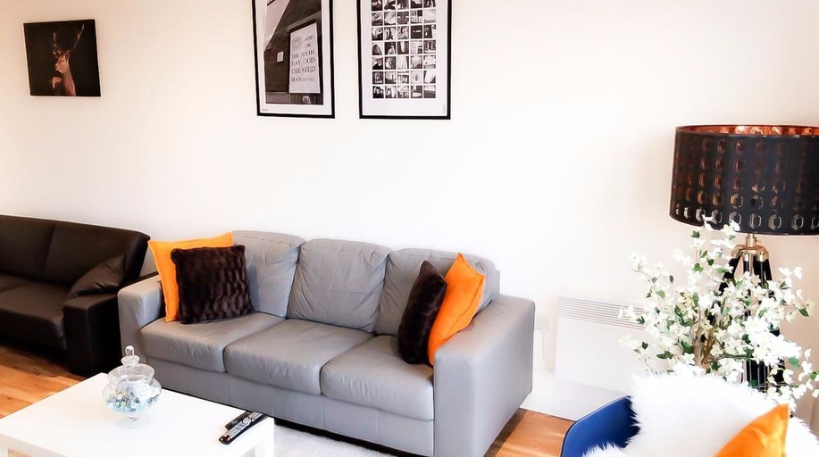 Others 3, Bright 2BR Apartments Quays, Manchester