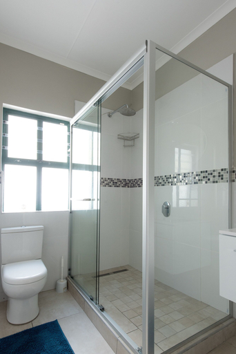 Bathroom 3, De Nada, West Coast