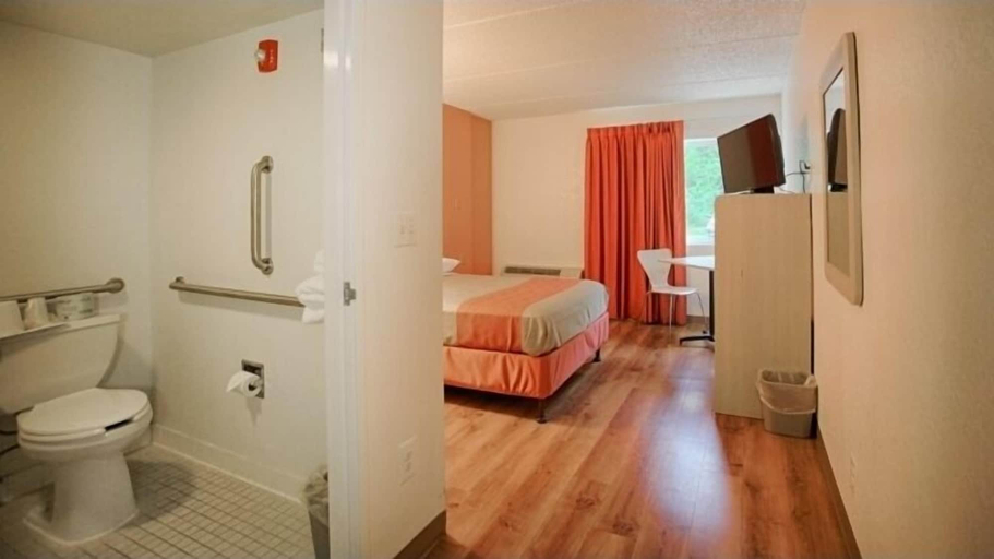 Bedroom 3, Motel 6 Albany, NY, Albany