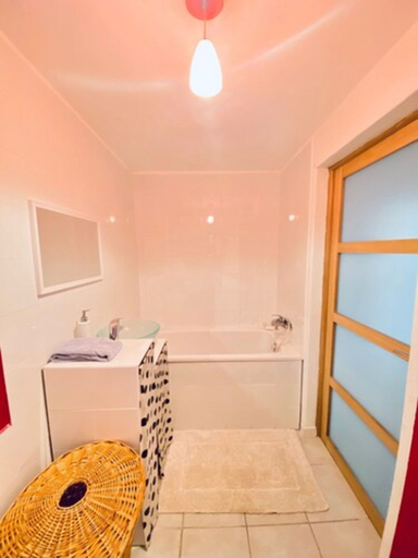 Bathroom 5, Reims Sherpa Guest House, Marne