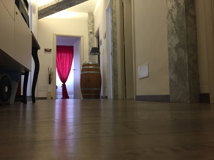 Others 5, De Guestibus, Rome