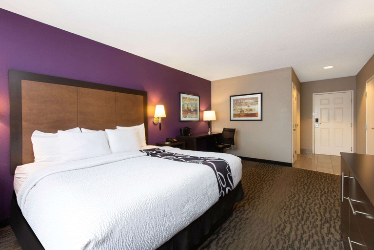 Bedroom 3, La Quinta Inn & Suites by Wyndham Erie, Erie