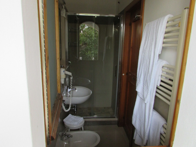 Bathroom 4, Masseria Sant'Anna, Bari