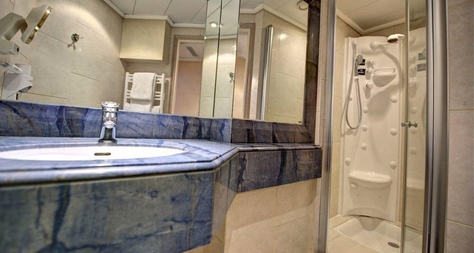 Bathroom 4, Hotel Du Midi Paris Montparnasse, Paris