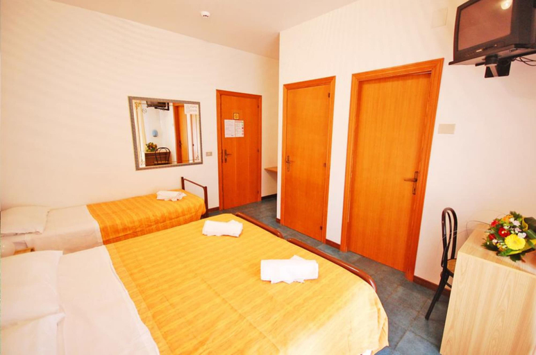 Bedroom 1, Hotel Maestrale, Ascoli Piceno