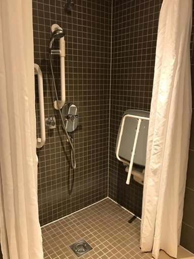 Bathroom 5, Lensfield Hotel, Cambridgeshire