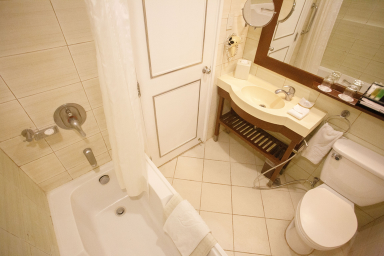 Bathroom 5, The Linden Suites, Pasig City