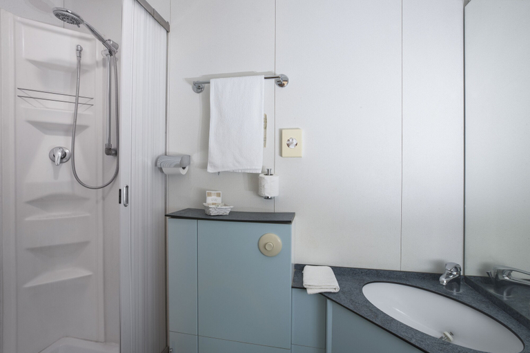 Bathroom 3, Hotel Palace, Savona