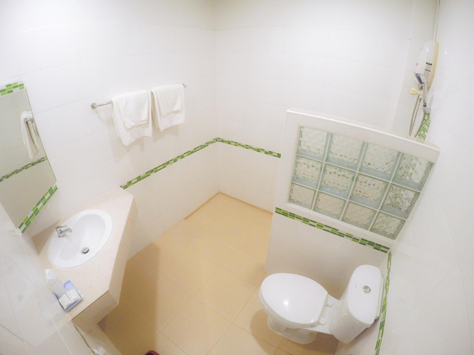 Bathroom 4, Asia Lampang Hotel, Muang Lampang