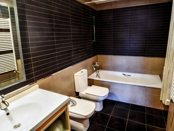 Bathroom 4, Casa Ricardo, Girona