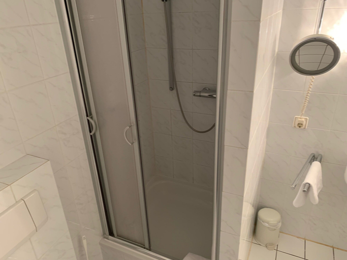 Bathroom 5, Hotel Windsor, Dresden