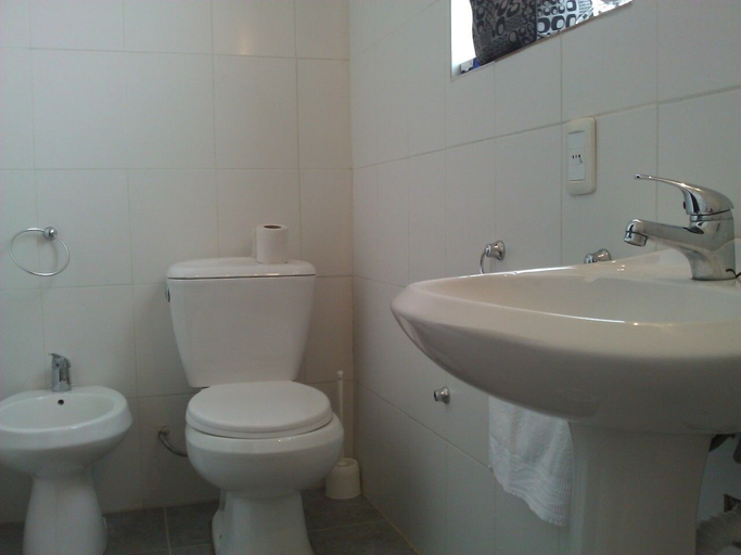 Bathroom 4, Montevideo Chic Boutique Hostel, Montevideo
