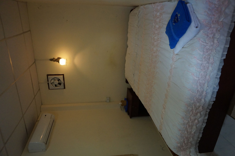 Bathroom 3, Heuan Lao Guesthouse, Vientiane