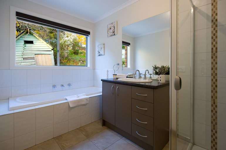 Bathroom, Swan Hill, Hepburn - East