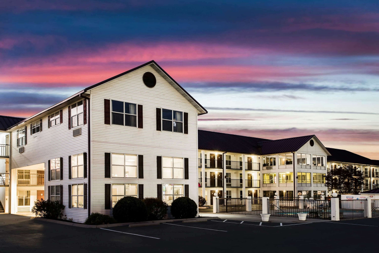 Exterior & Views