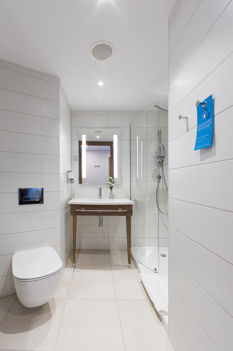 Bathroom 5, Hampton by Hilton Kalisz, Kalisz