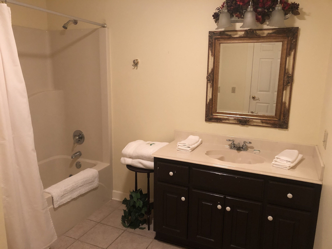 Bathroom 4, The Abbé House Inn, Cleburne