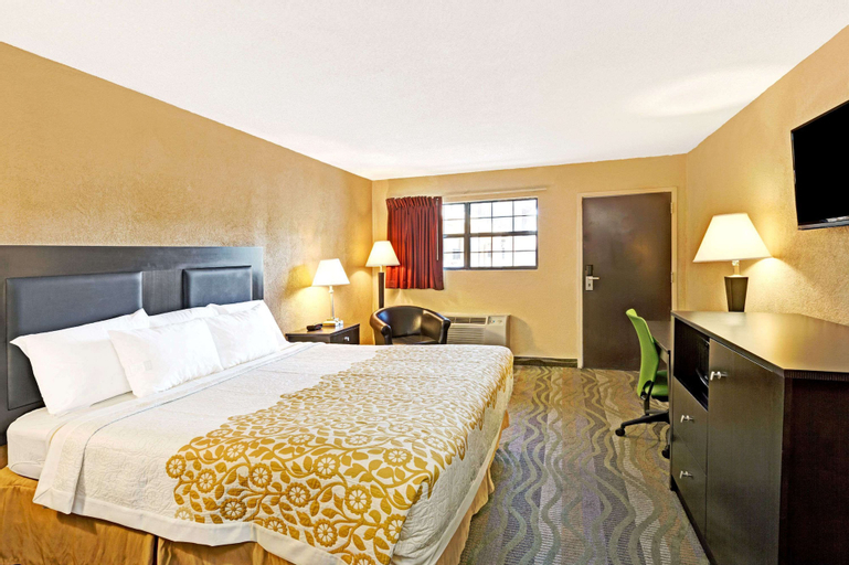 Bedroom 3, Days Inn by Wyndham Cherokee Near Casino, Jackson