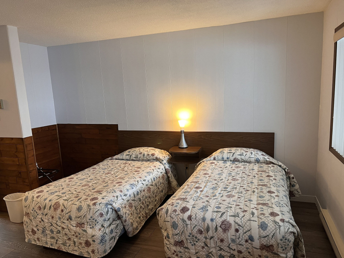 Bedroom 3, Sea Raven Motel, Skeena-Queen Charlotte