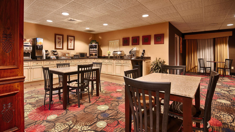 Food & Drinks 5, Best Western Plus Brandywine Inn & Suites, White