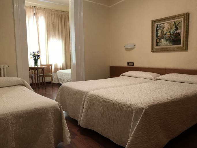 Bedroom 4, Hotel Pelayo, Barcelona