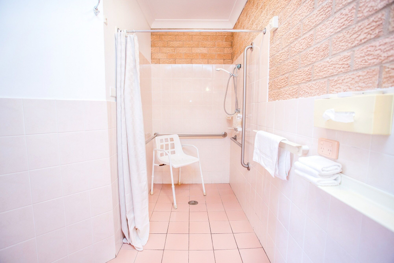 Bathroom 3, Golden Chain Aalana Motor Inn, Cowra