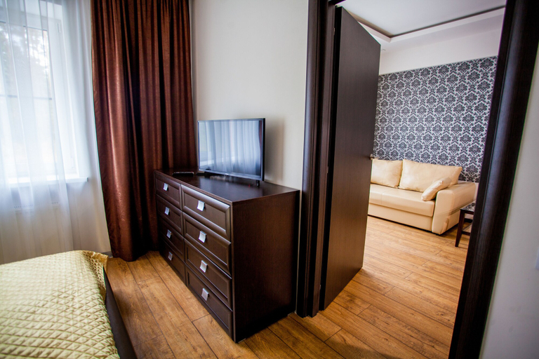 Bedroom 3, Hotel Overtime, Slantsevskiy rayon