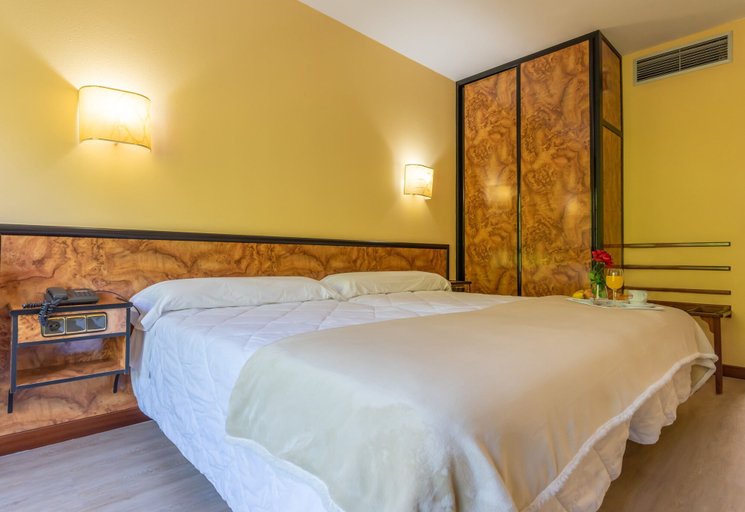 Bedroom 3, Hotel Castro, A Coruña