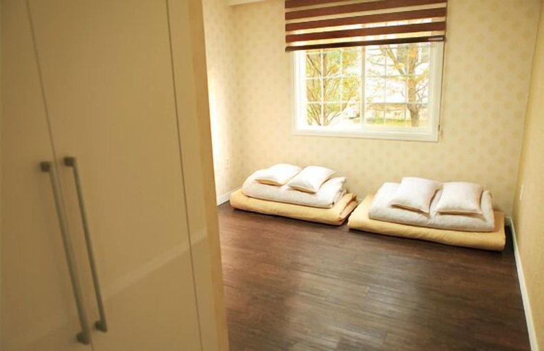 Bedroom 2, Skyline Pension, Jeju