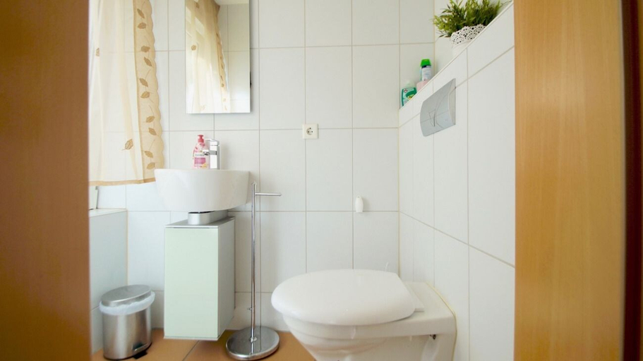 Bathroom, Ferienwohnung Leverkusen 1, Leverkusen