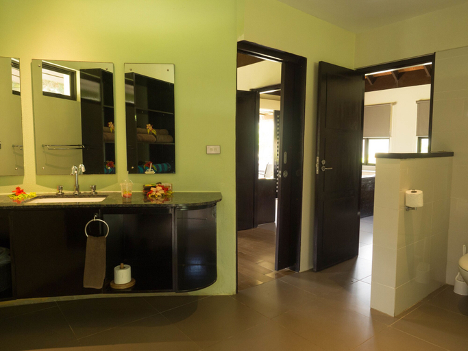 Bathroom 4, Uprising Beach Resort, Serua