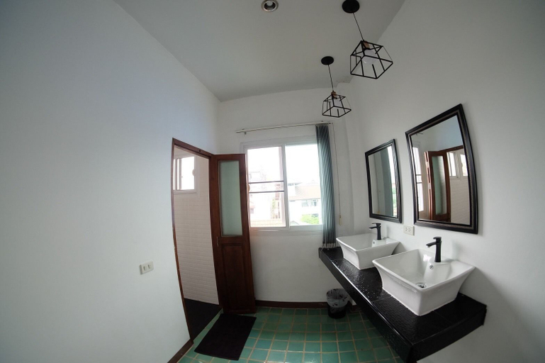 Bathroom 2, Daizy House - Hostel, Muang Chiang Mai