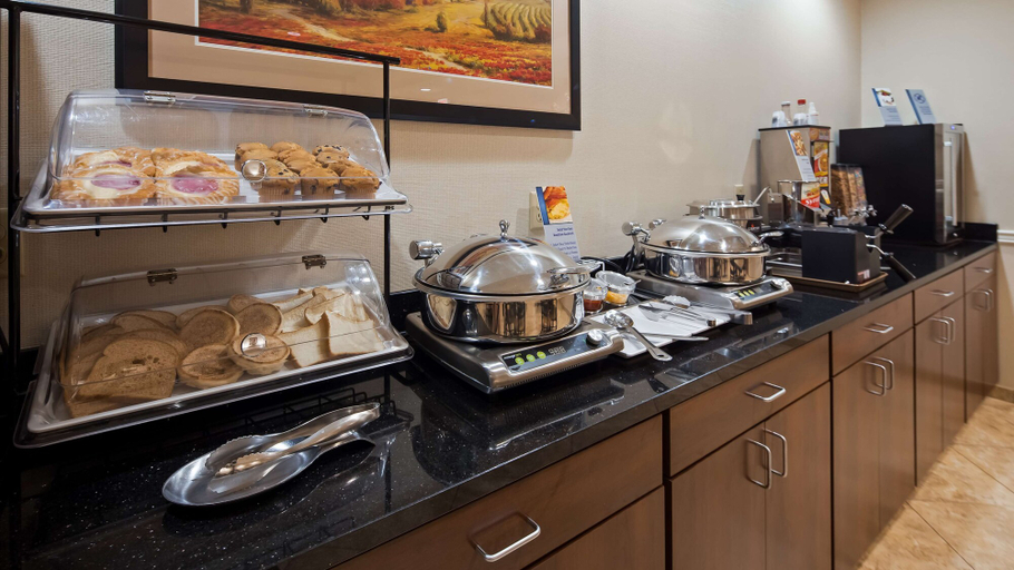 Food & Drinks 5, Best Western Plus Louisa, Lawrence