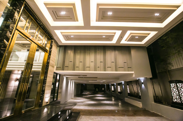 Others 3, Arte Sukhumvit 19, Wattana