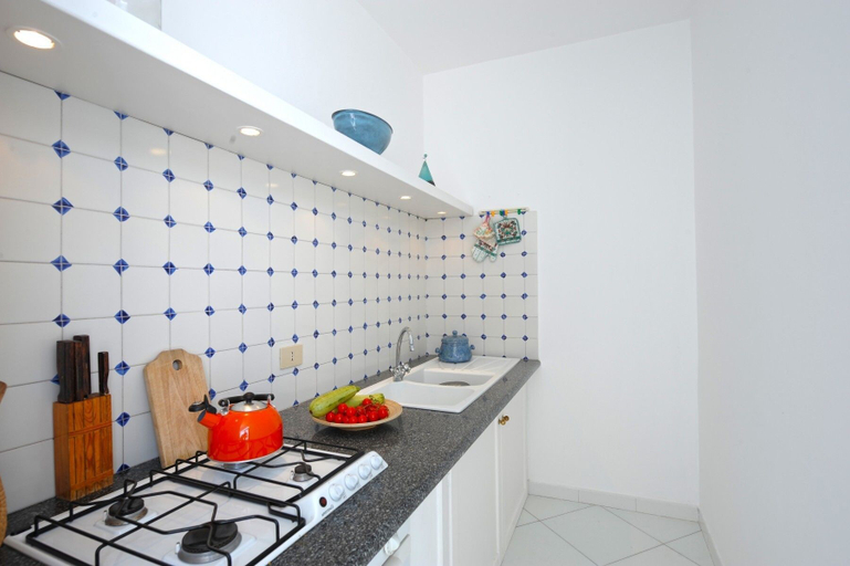 Private kitchen, Beth Apartment, Salerno