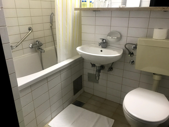 Bathroom 4, Hotel Laguna, Zagreb