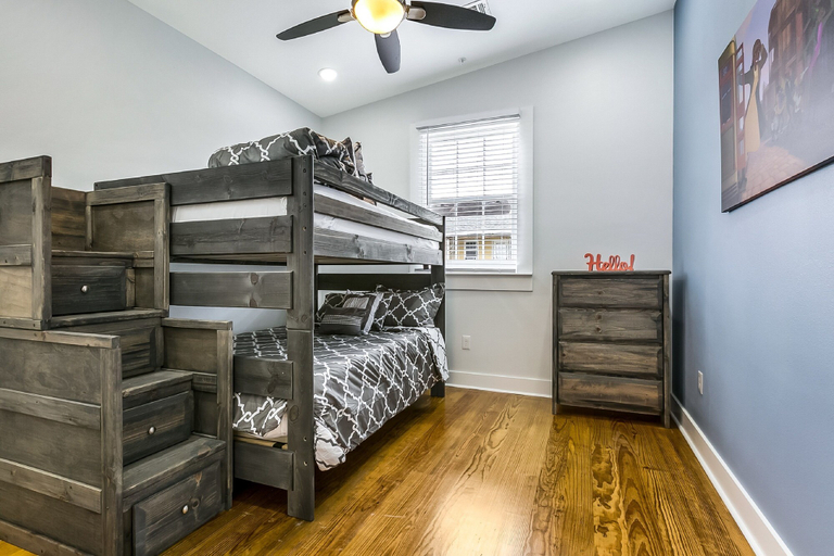 Bedroom 3, Newly Renovated 4BD Penthouse, Orleans