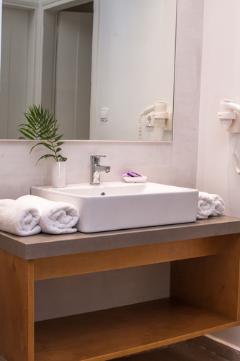 Bathroom 4, Lotus Hotel Apartments, Crete