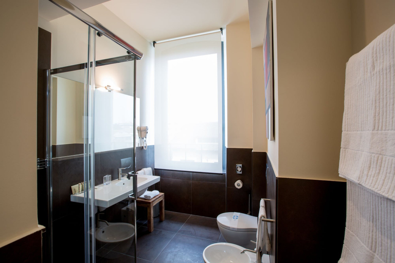 Bathroom 5, Hotel 900, Teramo