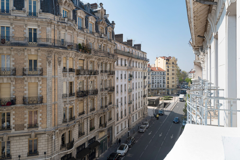 Exterior & Views 19