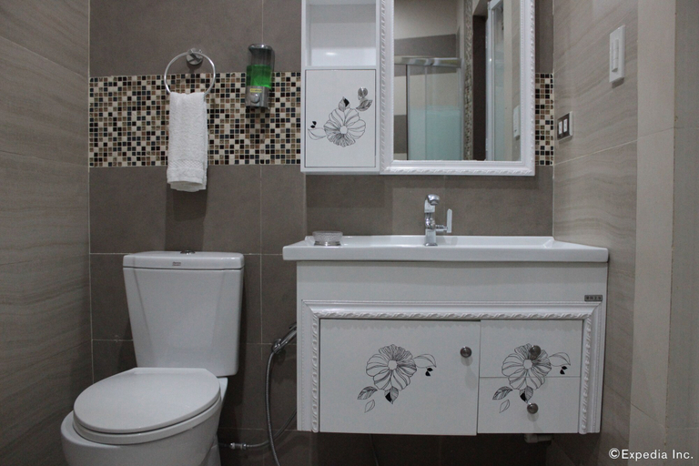 Bathroom 4, Coron Bancuang Mansion, Coron