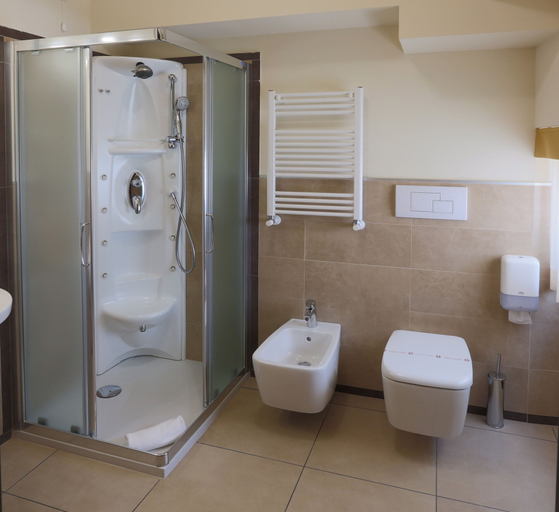 Bathroom 5, Hotel Milazzo, Messina