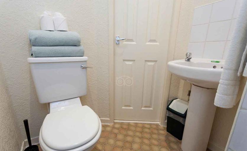 Bathroom 4, Belmont Hotel Blackpool, Blackpool