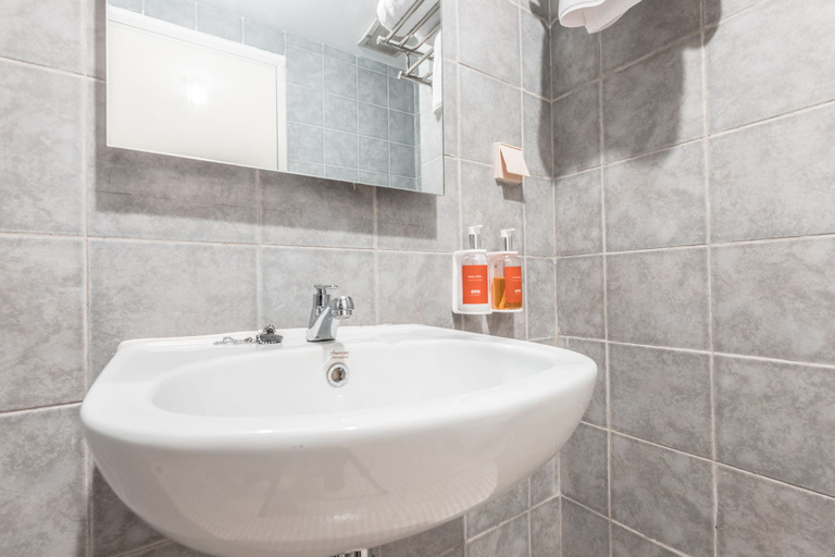 Bathroom 3, OYO Flagship 766 Prima Orchard, Bekasi
