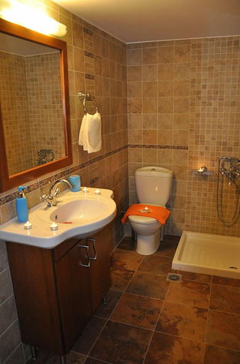 Bathroom 4, Porfyra's Island, Crete
